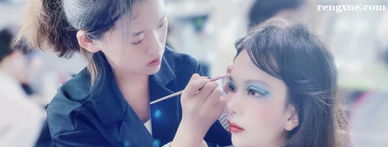 新手化妆师培训班要学多久
