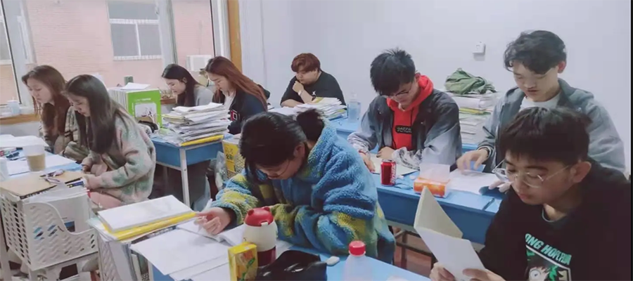 �人�������Ļ��γ���м�äĿ��ϰ