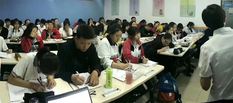�人��������α�ս����